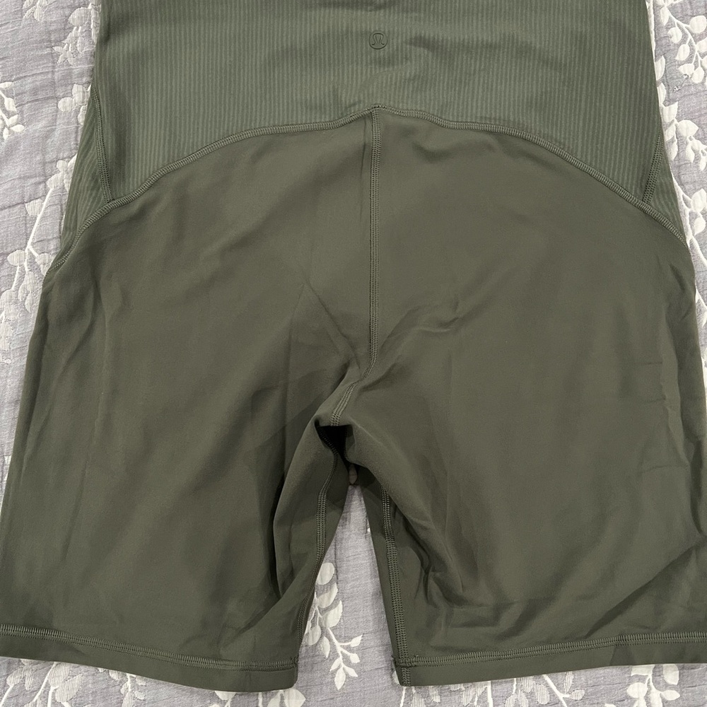 lululemon Green Athletic Shorts, size 12, color „army” green.